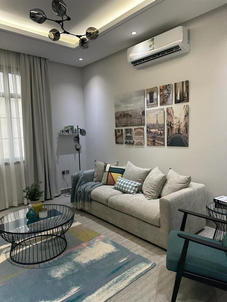 Modern Appartements With Private Entry Rijád Kültér fotó